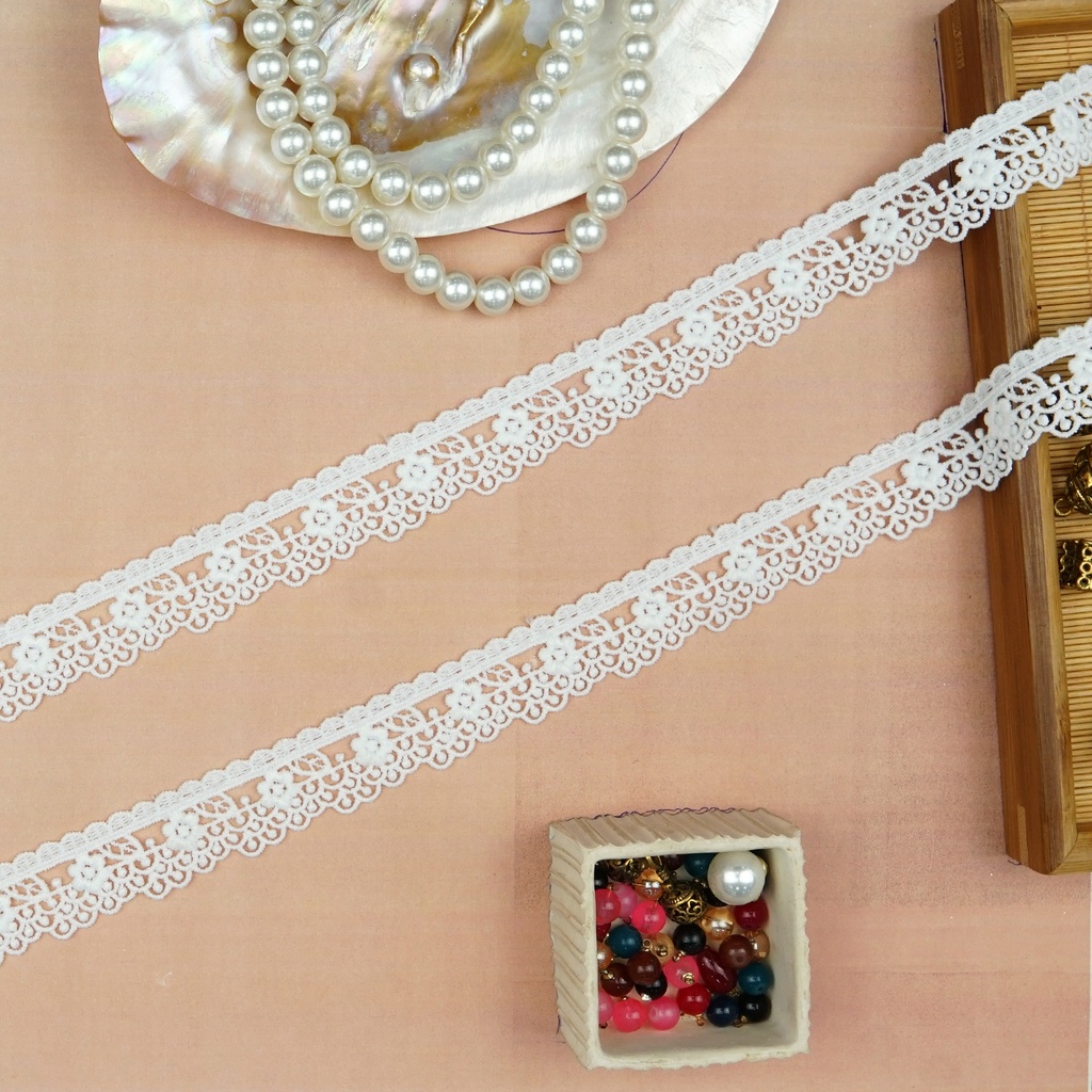 One Side Border Shuttle Lace