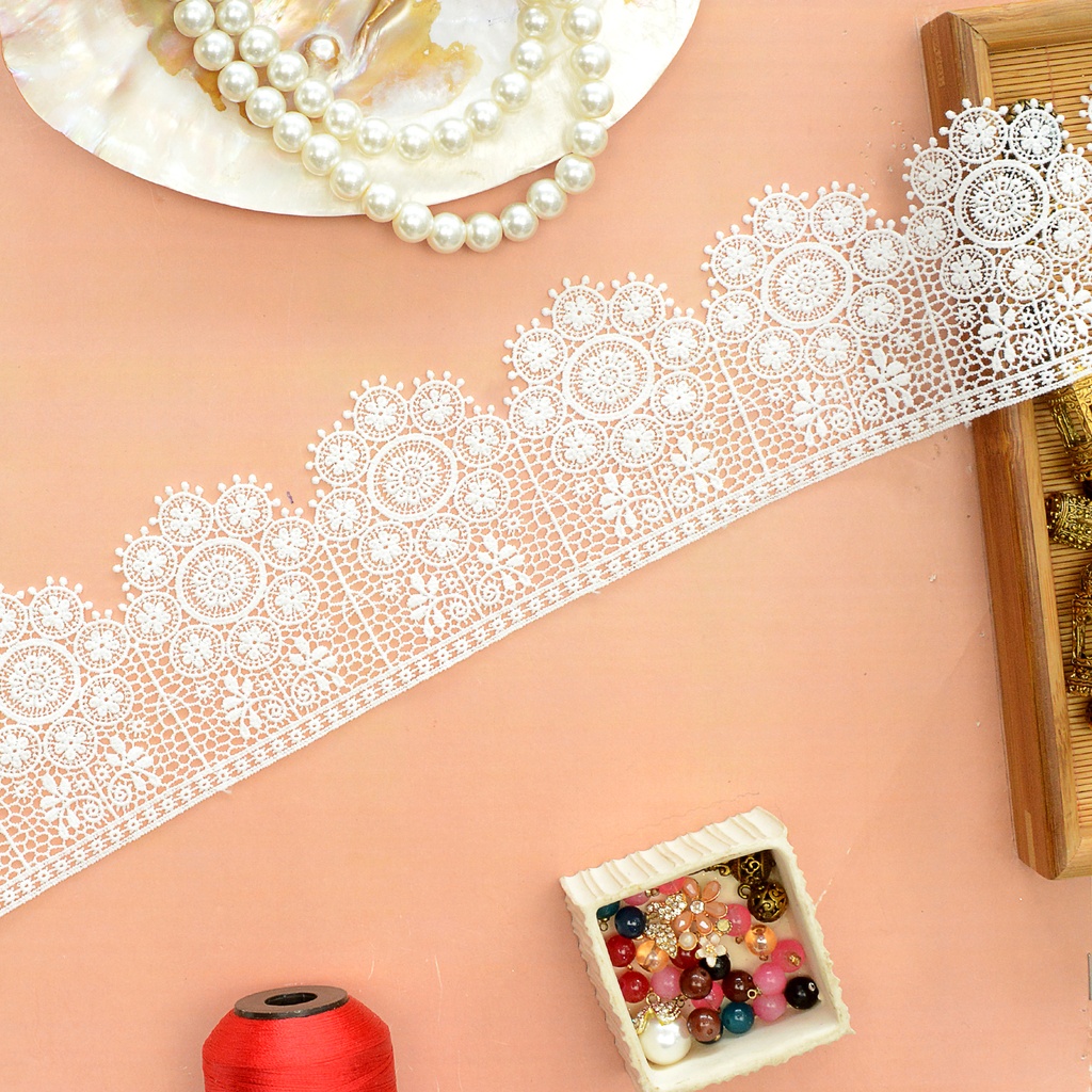 One Side Border Shuttle Lace