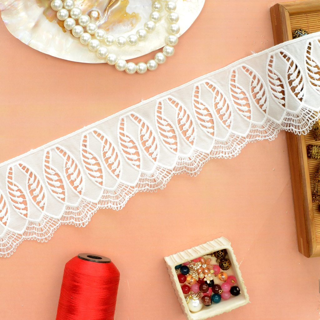One Side Border Shuttle Lace
