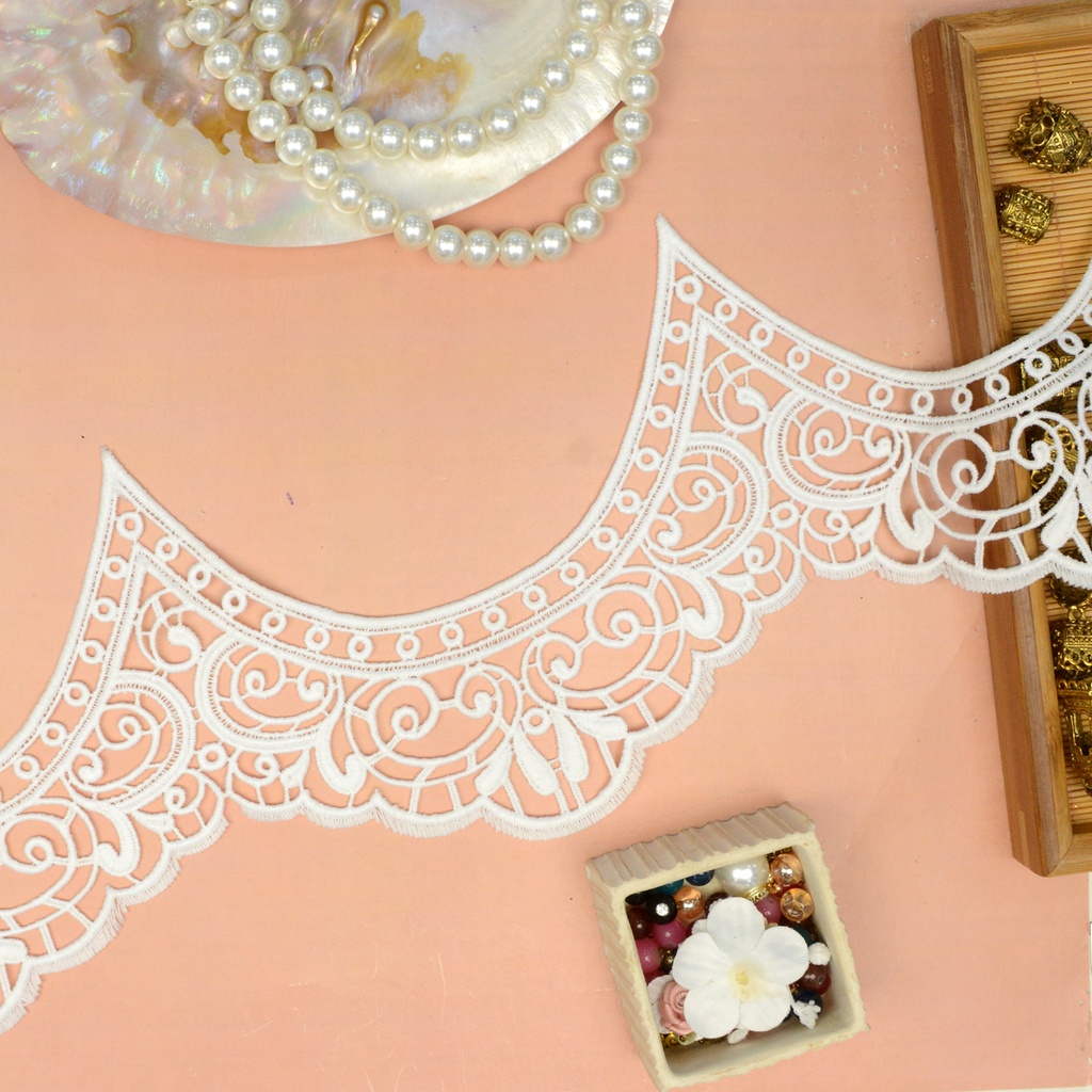 Scallop Shuttle Lace