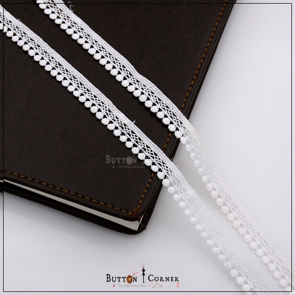 One Side Border Shuttle Lace