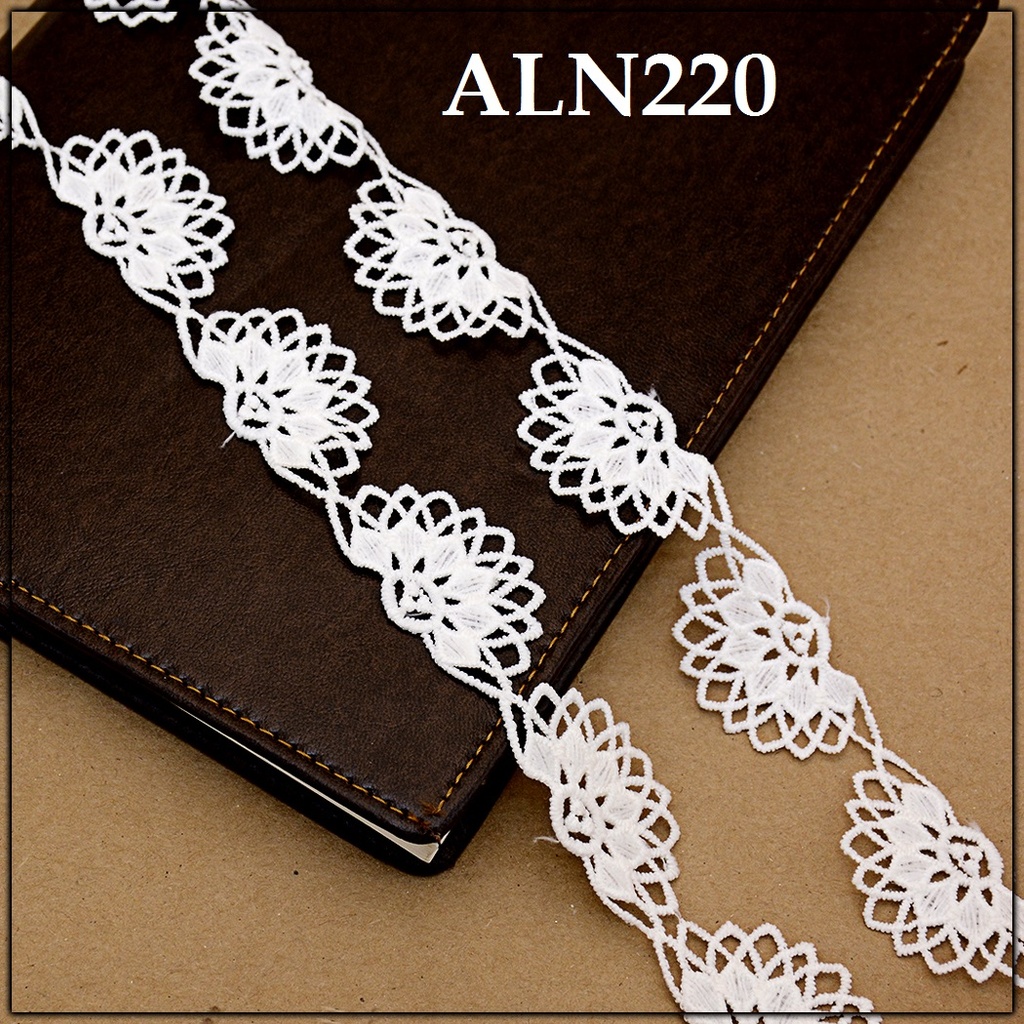 One Side Border Shuttle Lace