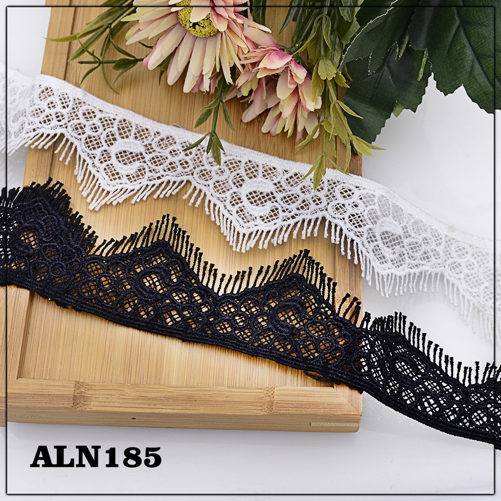 One Side Border Shuttle Lace