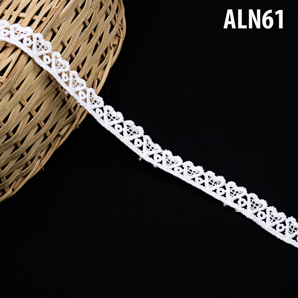 One Side Border Shuttle Lace
