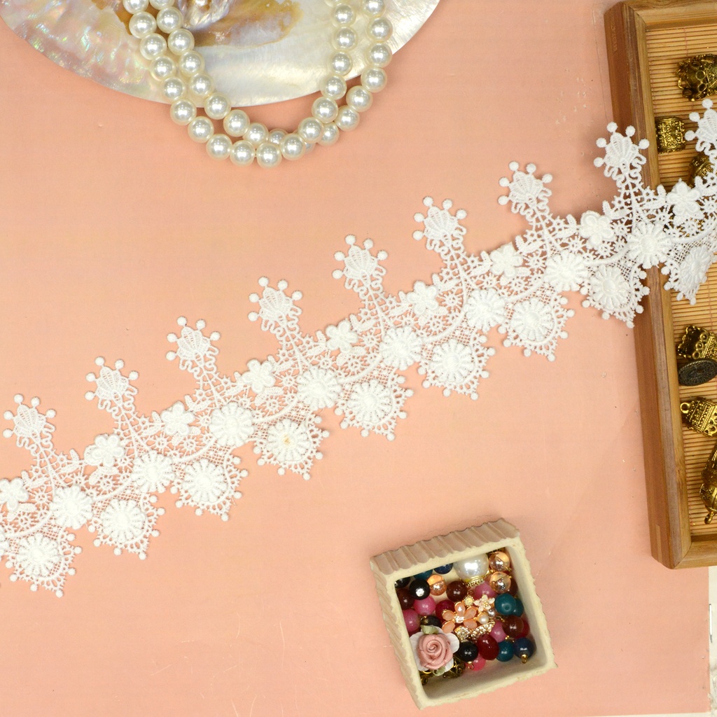Applique Shuttle Lace