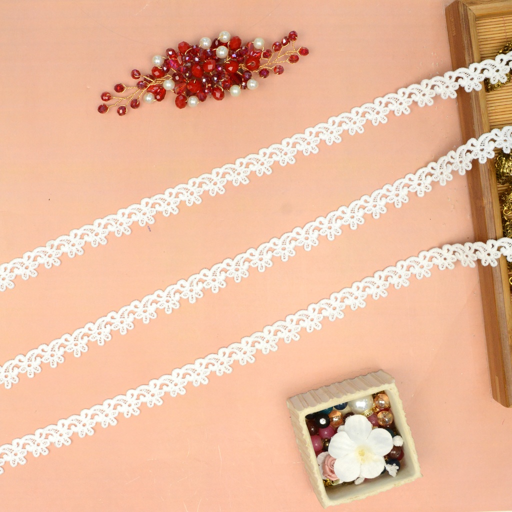 One Side Border Shuttle Lace