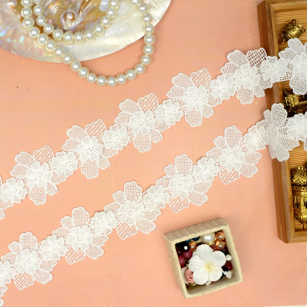 Applique Shuttle Lace