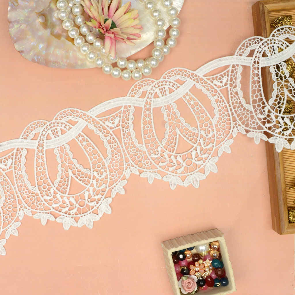 One Side Border Shuttle Lace