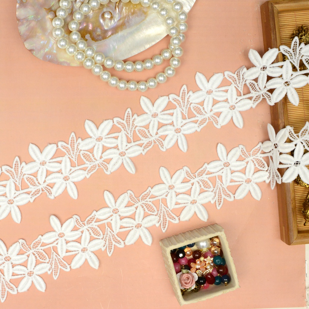Applique Shuttle Lace