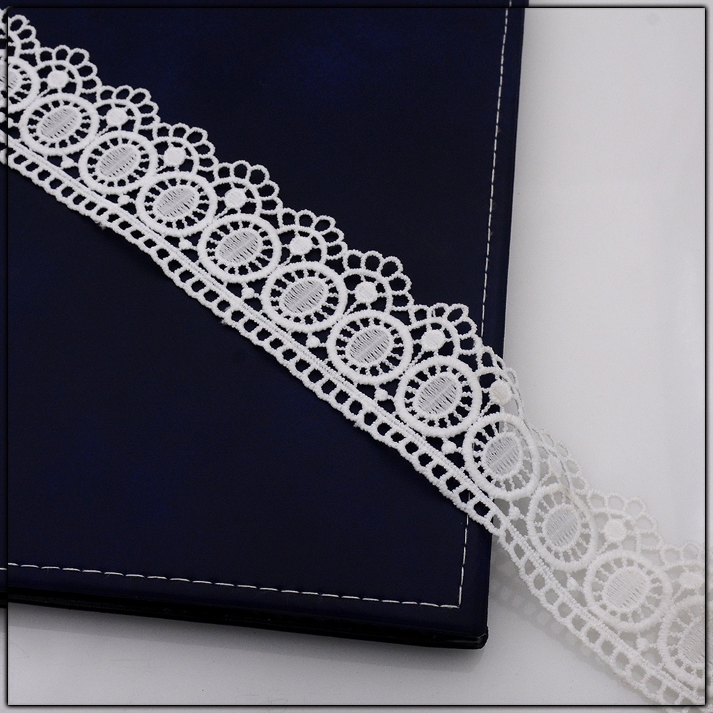 One Side Border Shuttle Lace