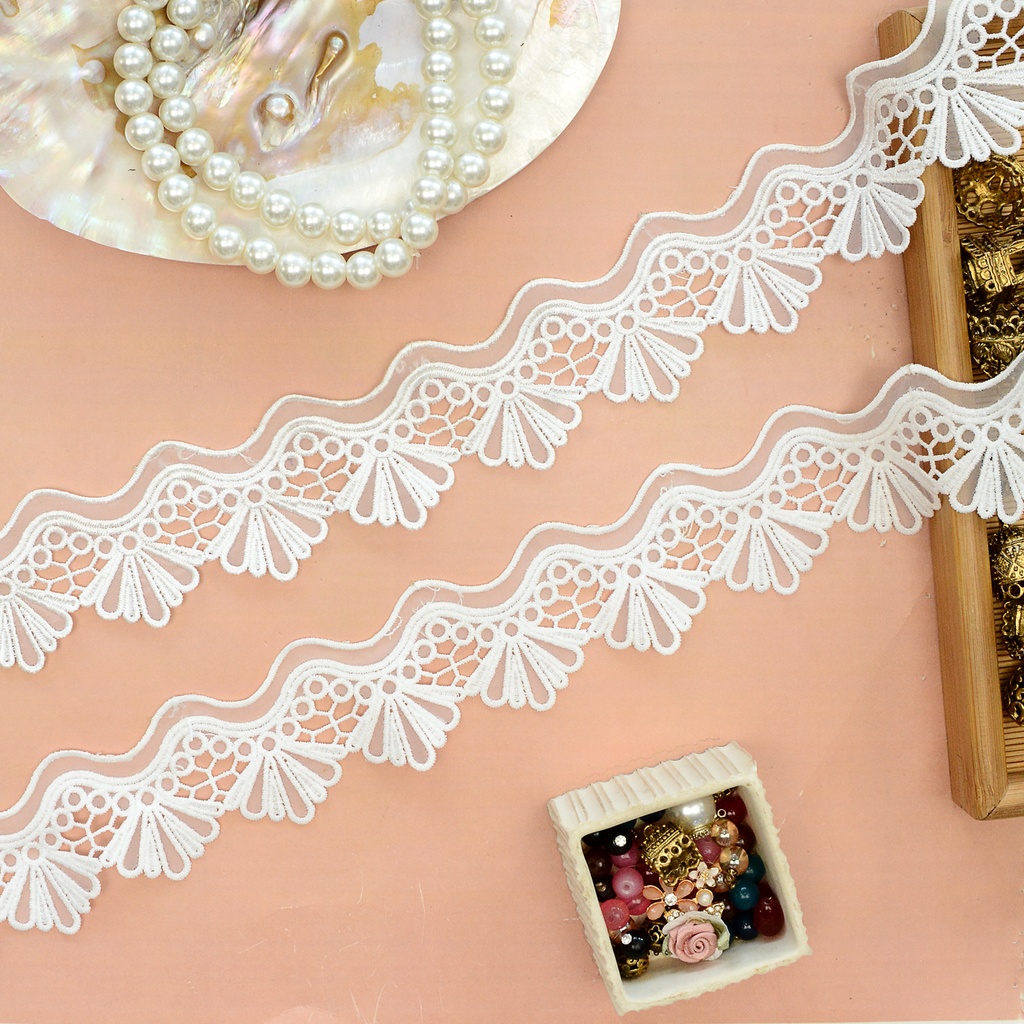One Side Border Shuttle Lace