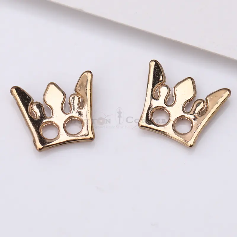 Elegant Crown Shape 2 Hole Shirt Button