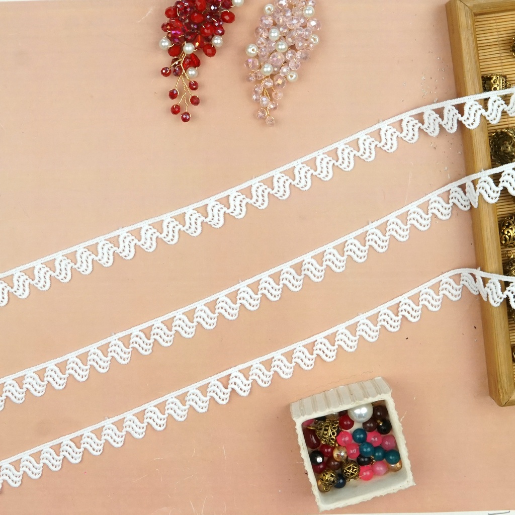 One Side Border Shuttle Lace