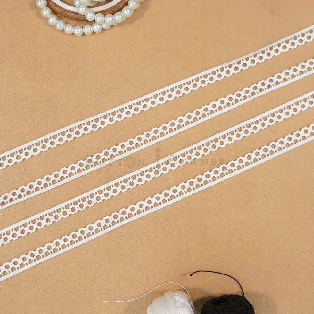 One Side Border Shuttle Lace