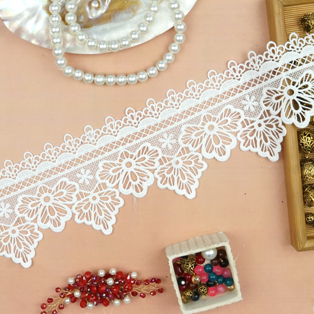 One Side Border Shuttle Lace