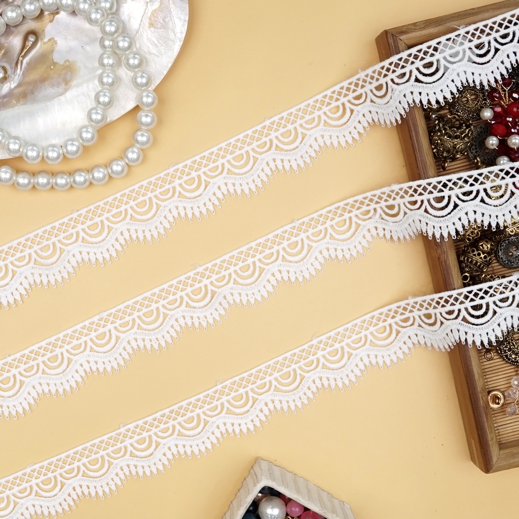 One Side Border Shuttle Lace