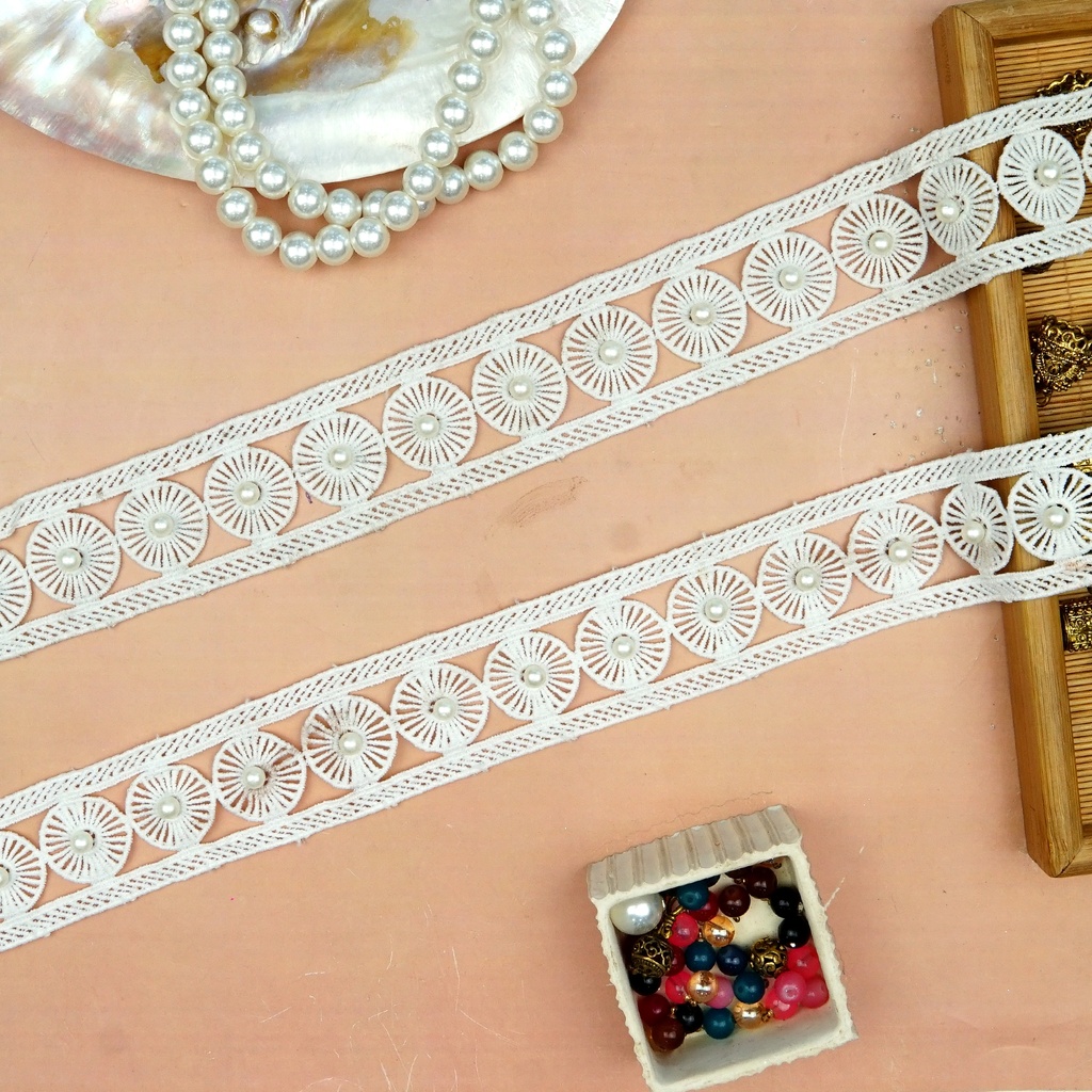 Shuttle Joined Lace With Pearl