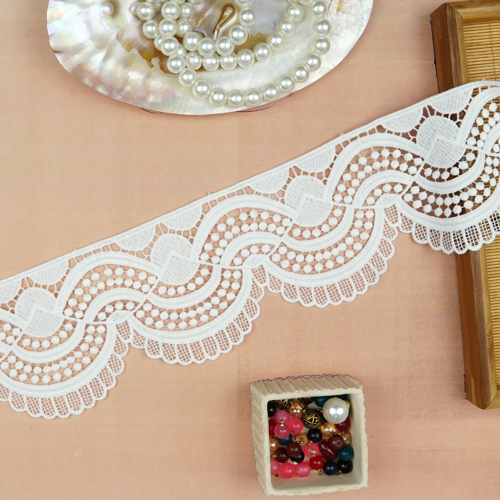 One Side Border Shuttle Lace
