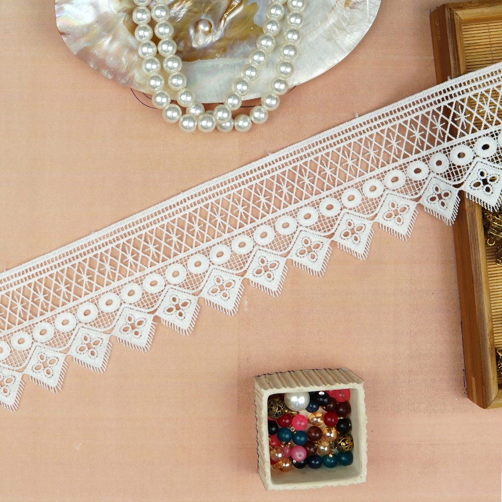 One Side Border Shuttle Lace