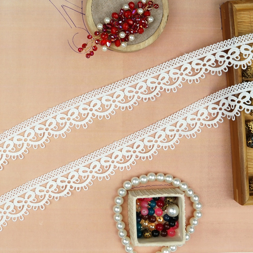 One Side Border Shuttle Lace
