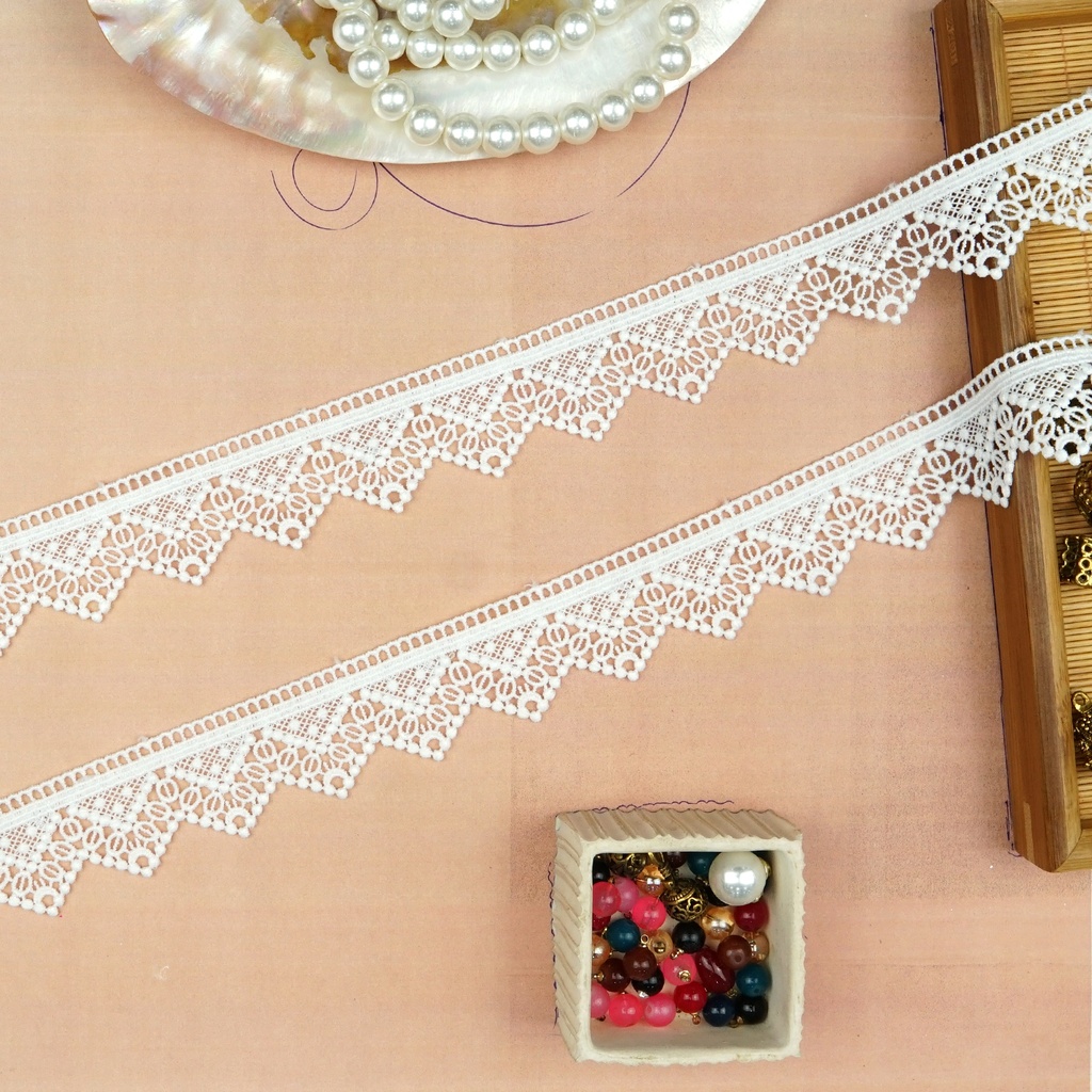 One Side Border Shuttle Lace