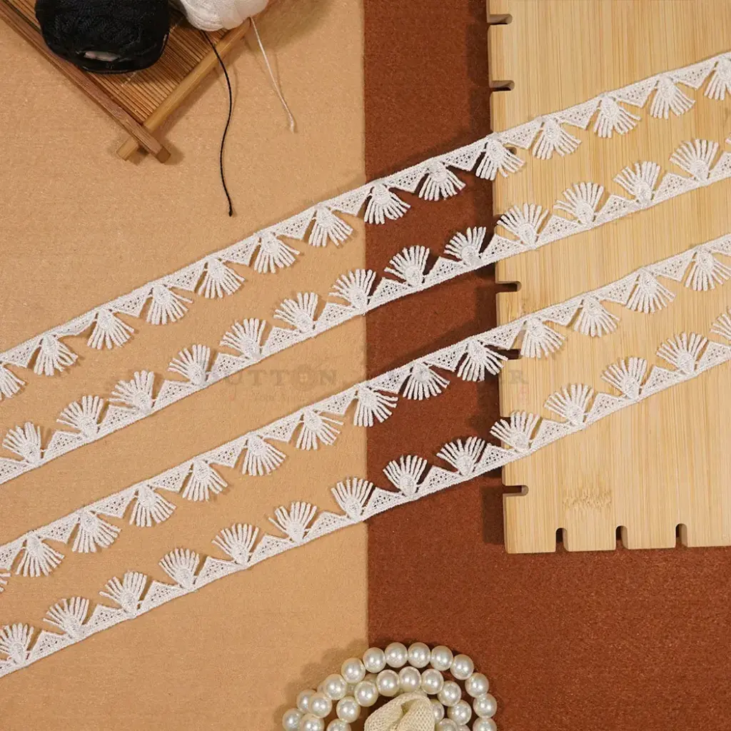 One Side Border Shuttle Lace