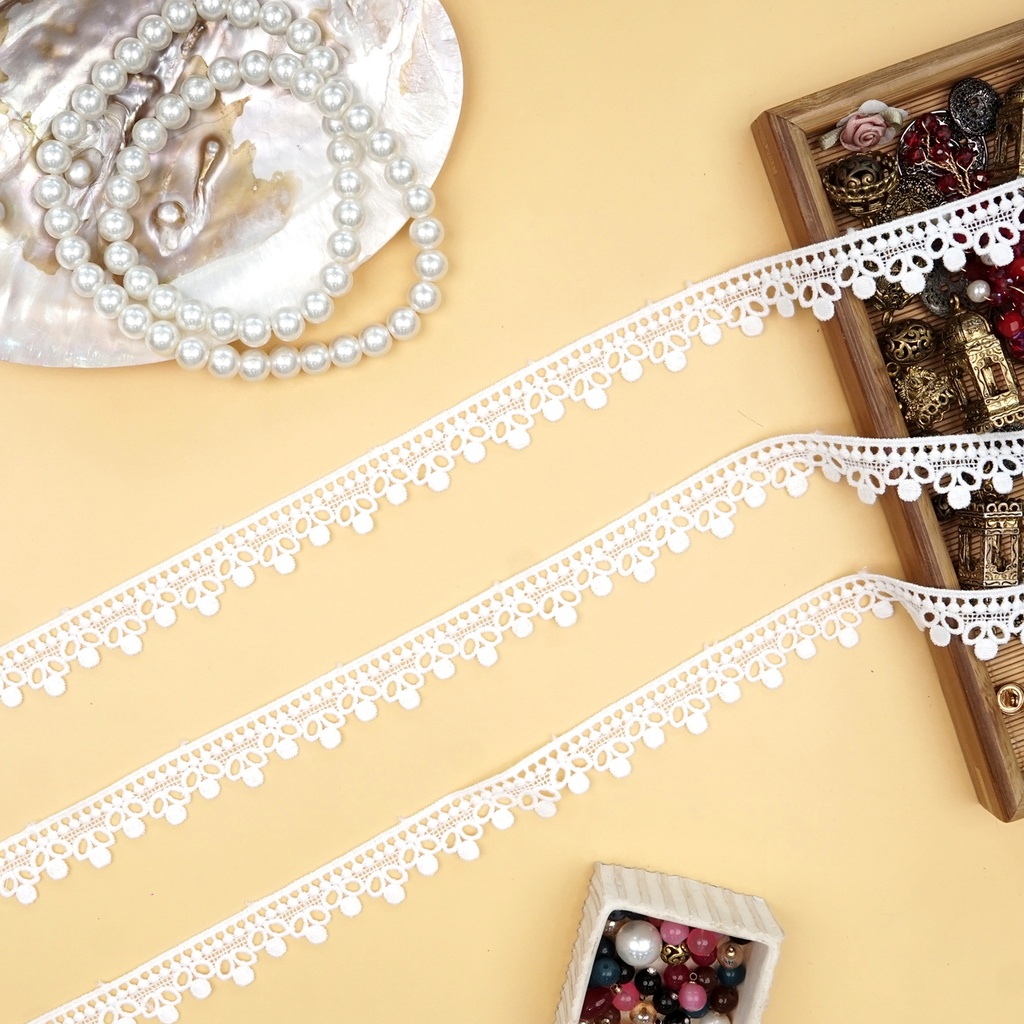 One Side Border Shuttle Lace