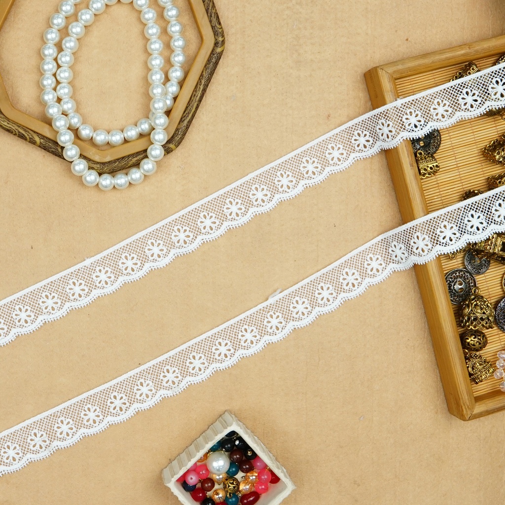 One Side Border Shuttle Lace