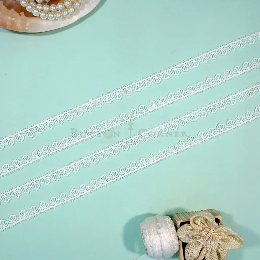 One Side Border Shuttle Lace