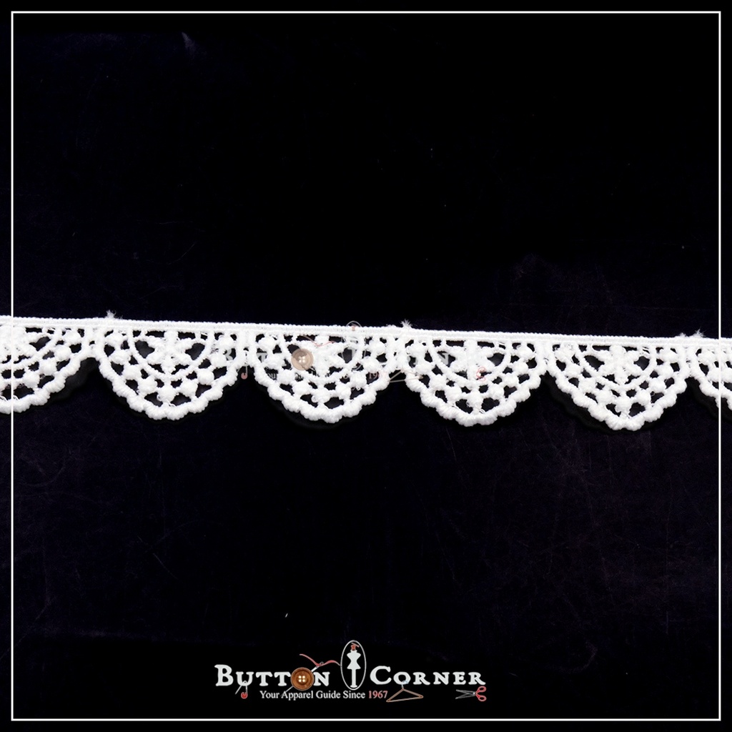 One Side Border Shuttle Lace