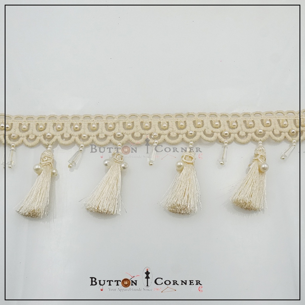 Shuttle Hanging Lace with Tassels