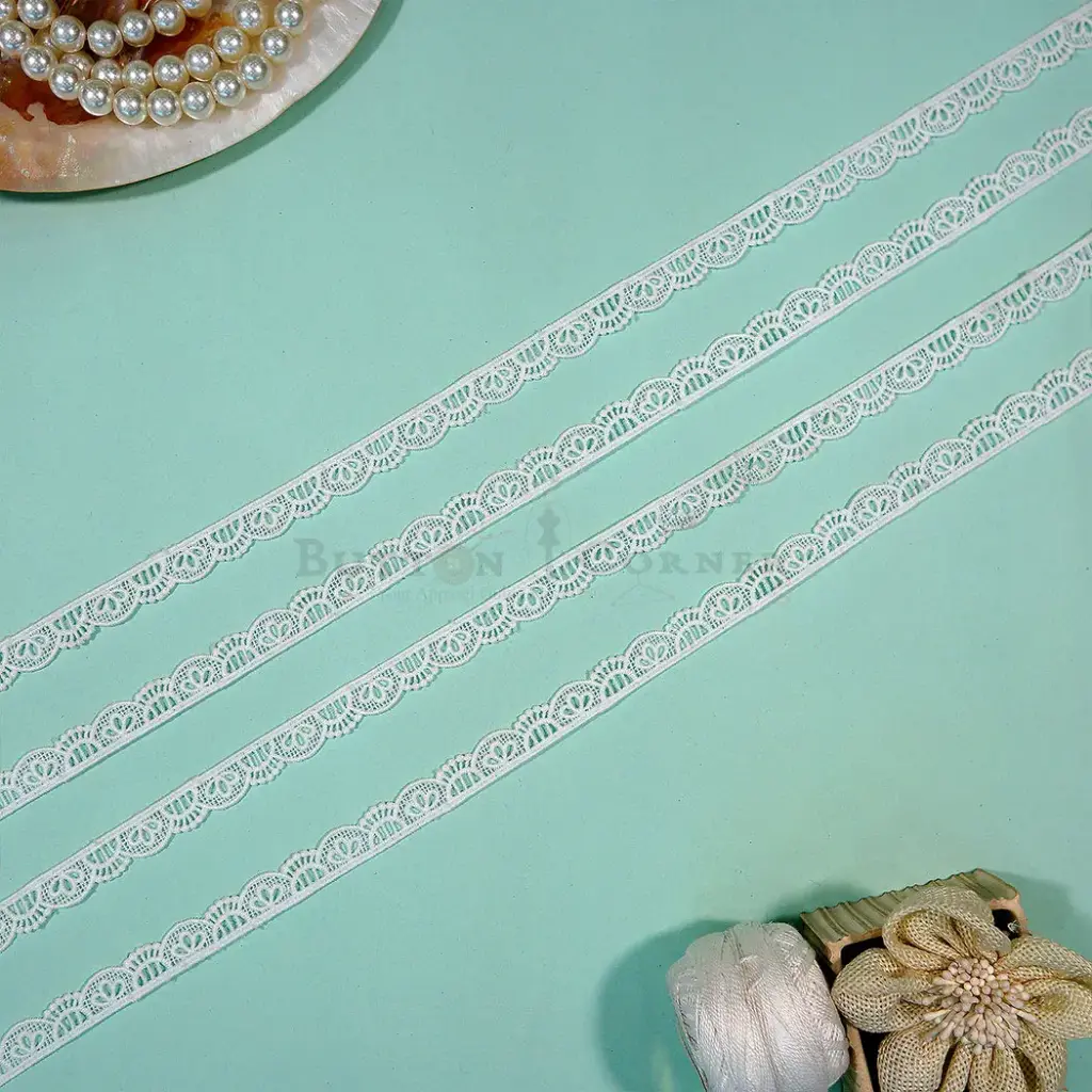 One Side Border Shuttle Lace
