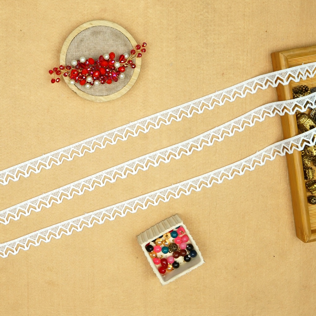 One Side Border Shuttle Lace