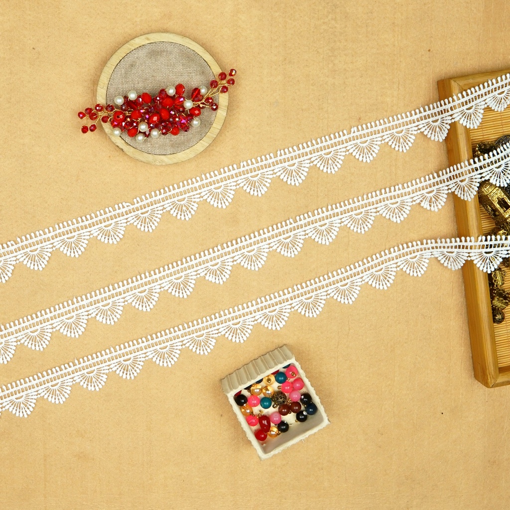 One Side Border Shuttle Lace