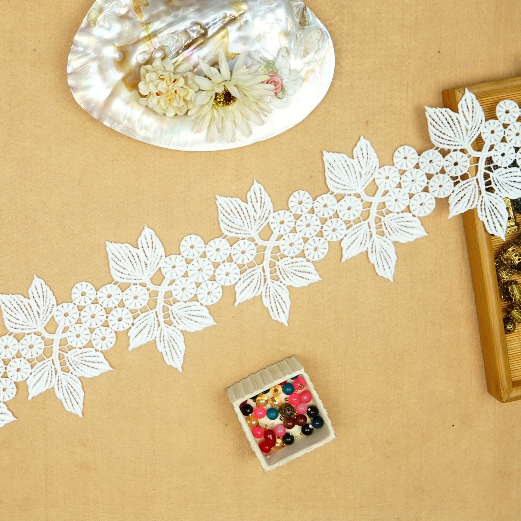 Leaf's Design Shuttle Lace