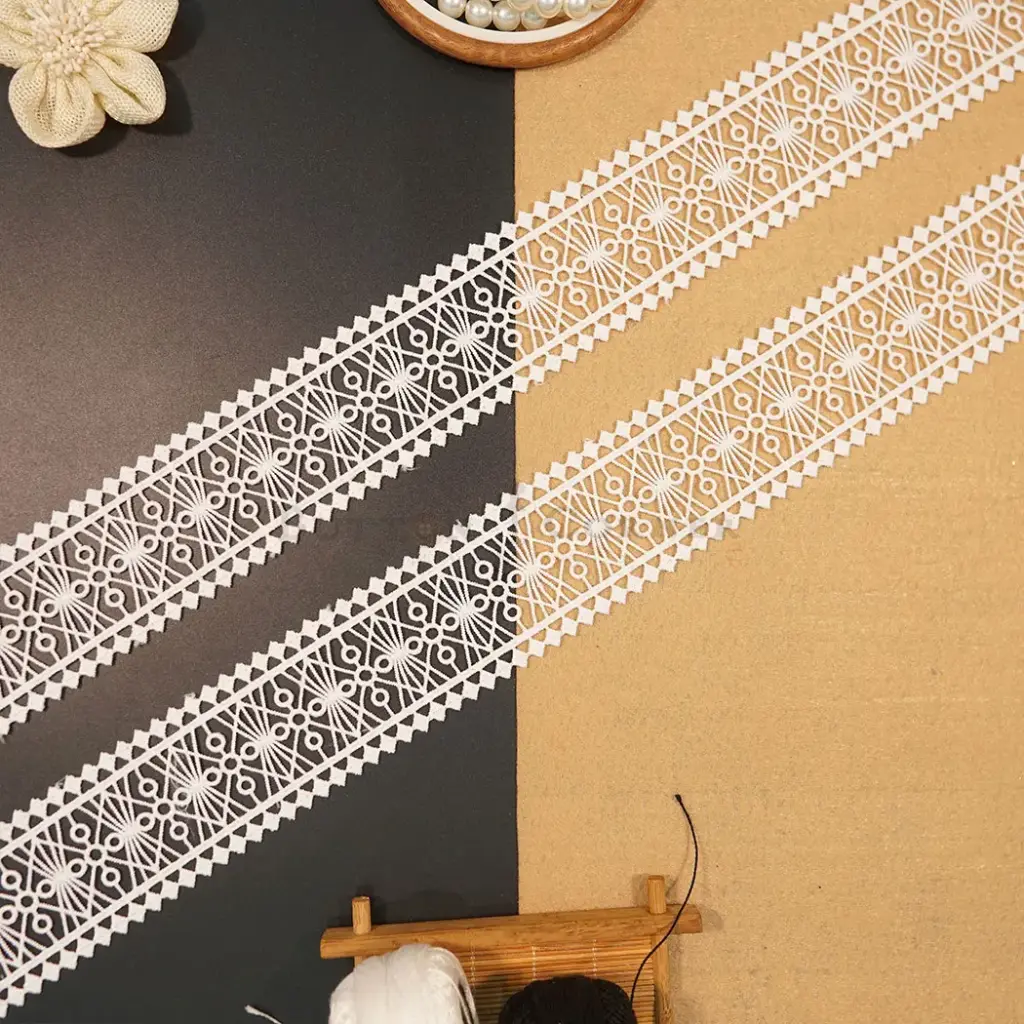 Double-Sided Border Shuttle Lace