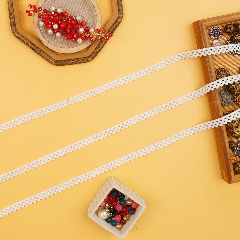 One Side Border Shuttle Lace