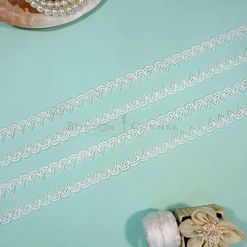 One Side Border Shuttle Lace