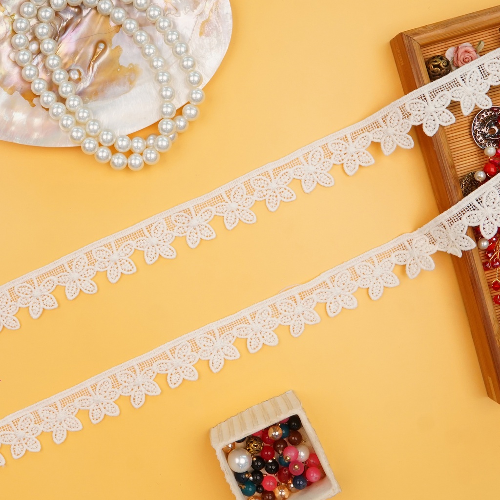 One Side Border Shuttle Lace