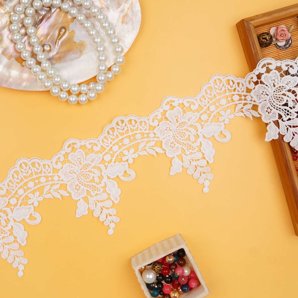 One Side Border Shuttle Lace