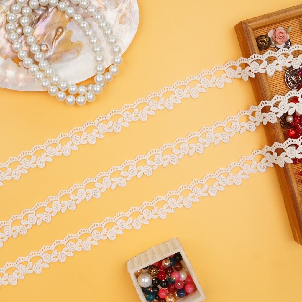 One Side Border Shuttle Lace