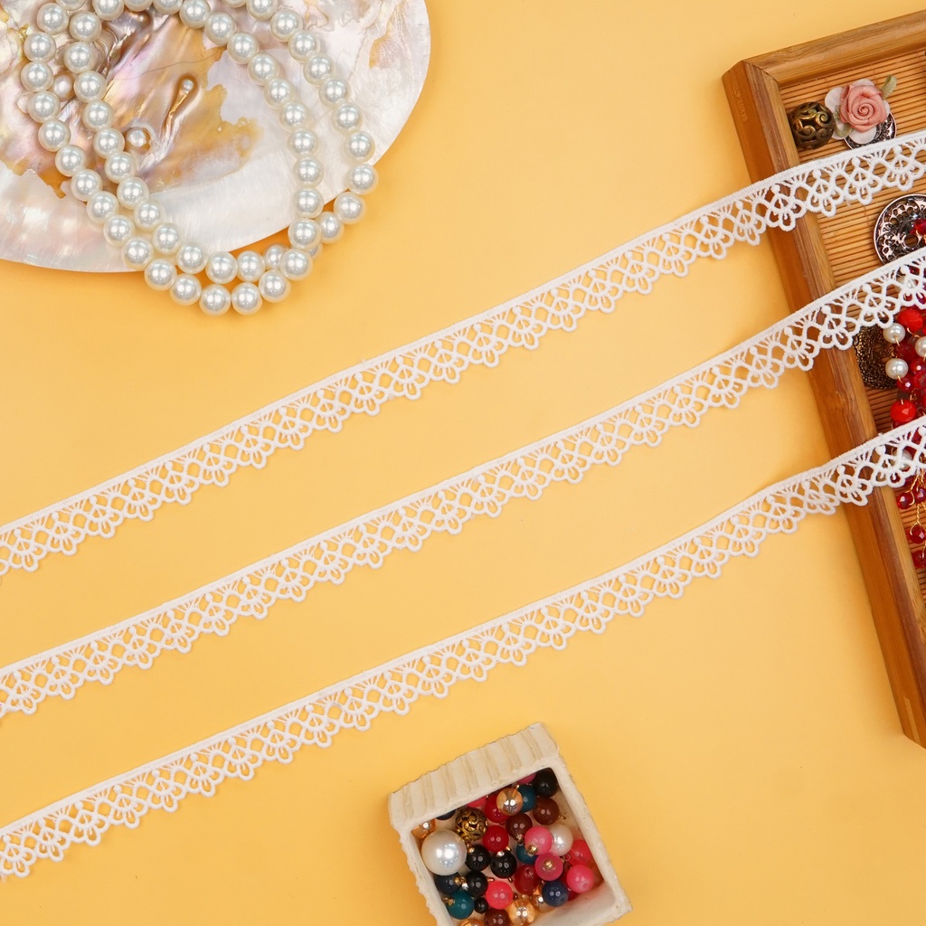 One Side Border Shuttle Lace
