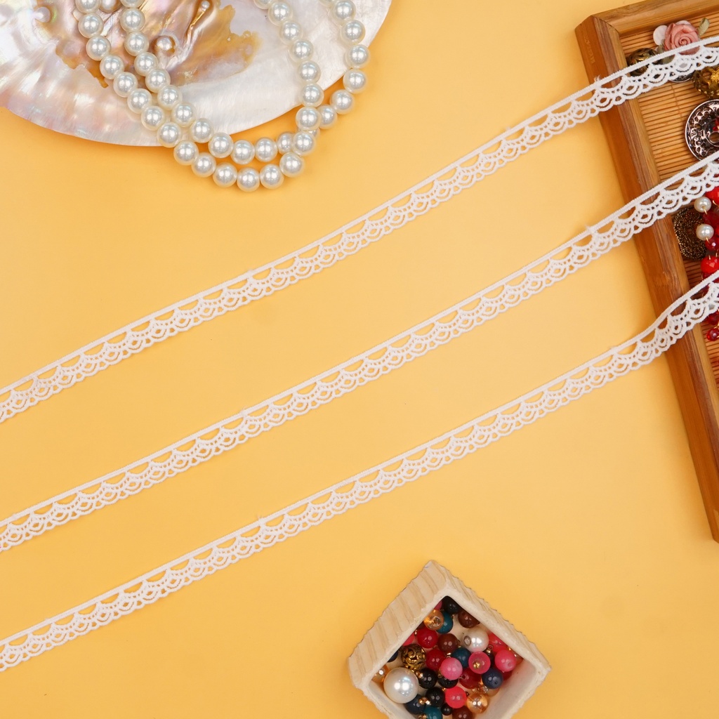One Side Border Shuttle Lace