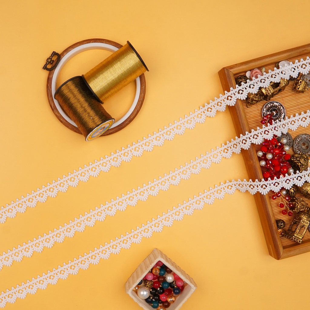 One Side Border Shuttle Lace