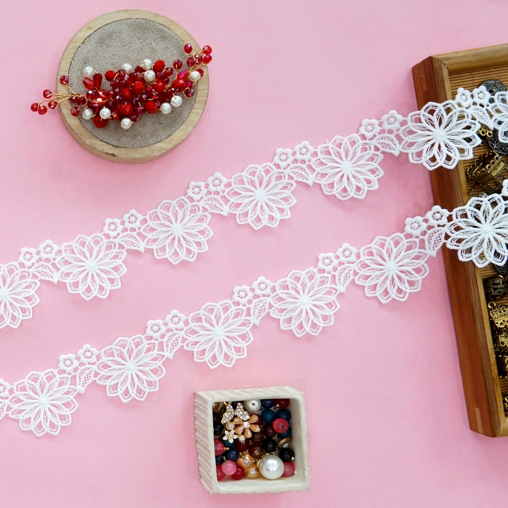 Applique Shuttle Lace