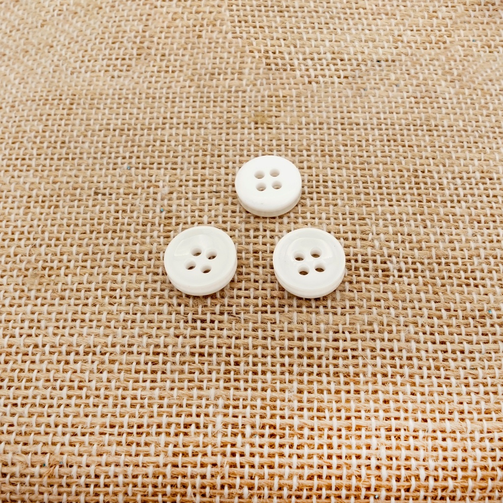 Border Outline 4 Hole Shirt Button