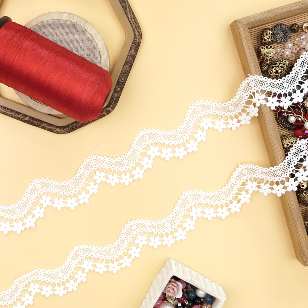 One Side Border Shuttle Lace
