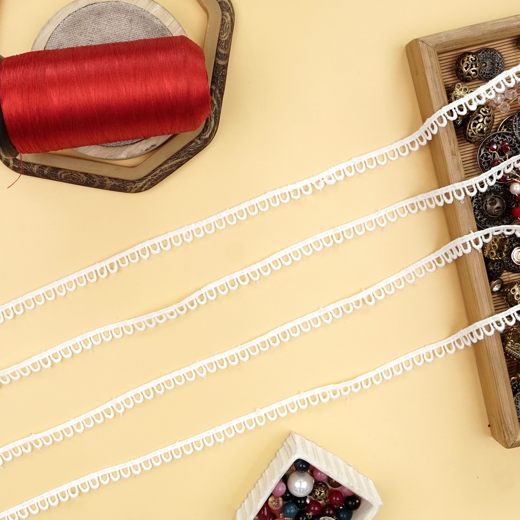 One Side Border Shuttle Lace