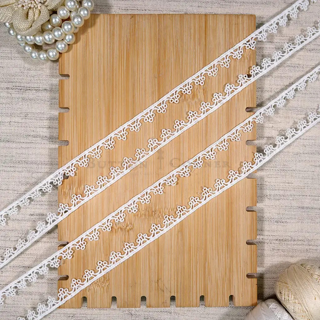 One Side Border Shuttle Lace