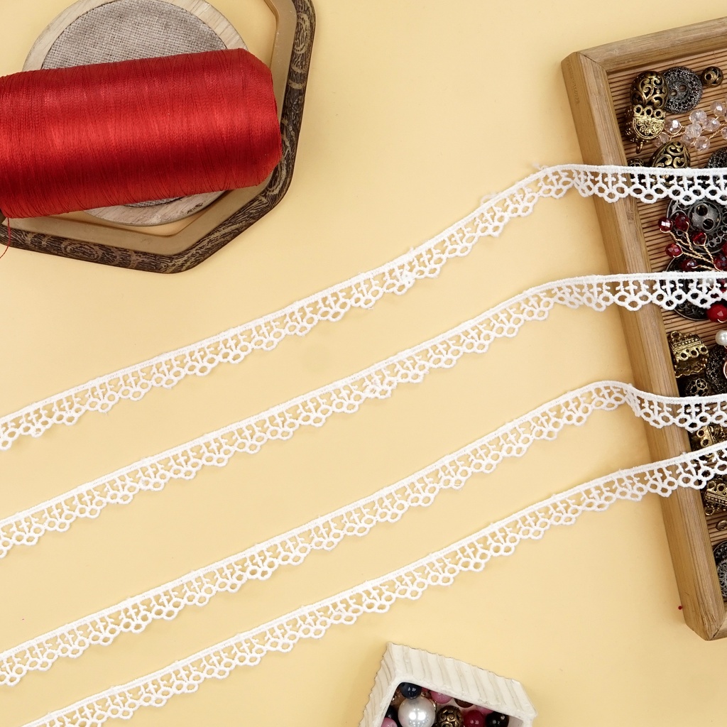 One Side Border Shuttle Lace
